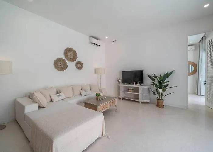 Beachside Mediterranean Luxury: 3br In Villa *