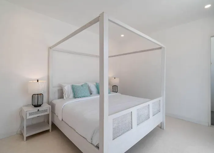 Beachside Mediterranean Luxury: 3br In Villa *