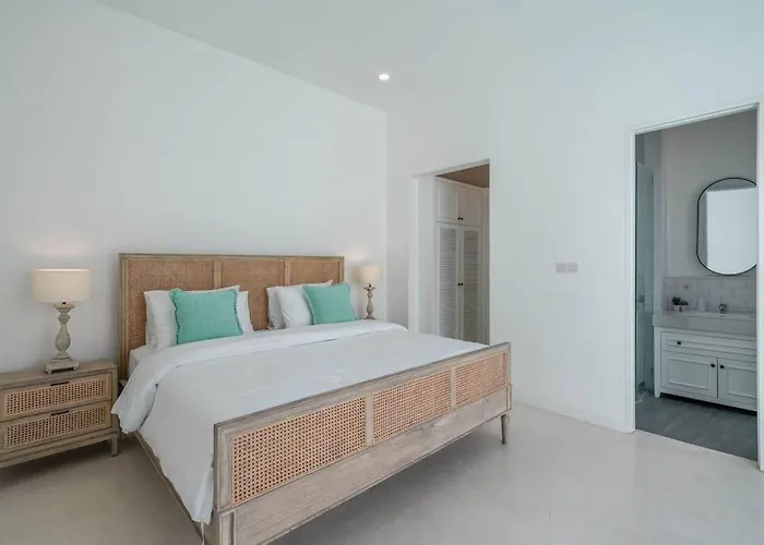 Beachside Mediterranean Luxury: 3br In * Canggu