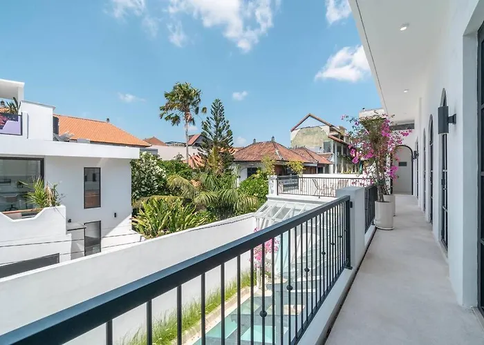 Villa Beachside Mediterranean Luxury: 3br In