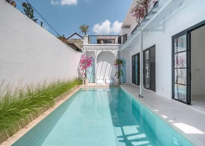 Beachside Mediterranean Luxury: 3br In Canggu