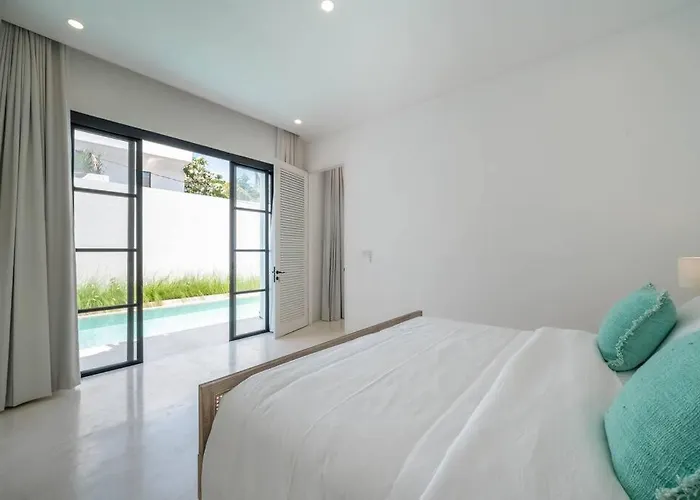Beachside Mediterranean Luxury: 3br In *