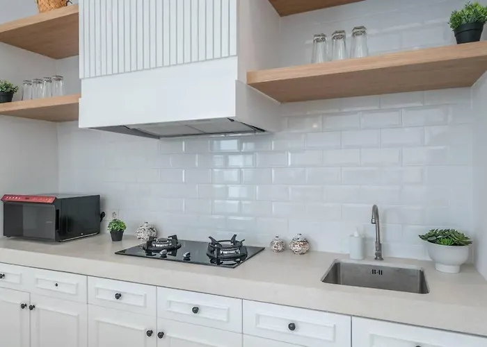 Beachside Mediterranean Luxury: 3br In