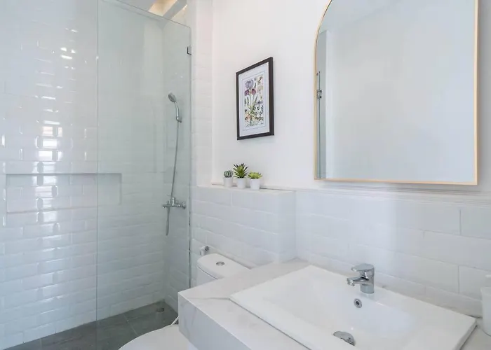 Beachside Mediterranean Luxury: 3br In *