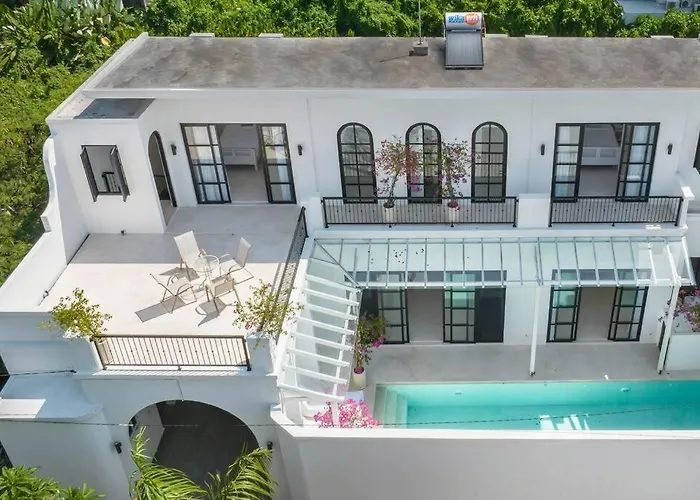 Beachside Mediterranean Luxury: 3br In Villa Canggu