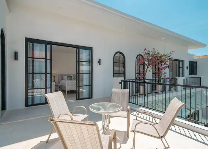 Villa Beachside Mediterranean Luxury: 3br In *