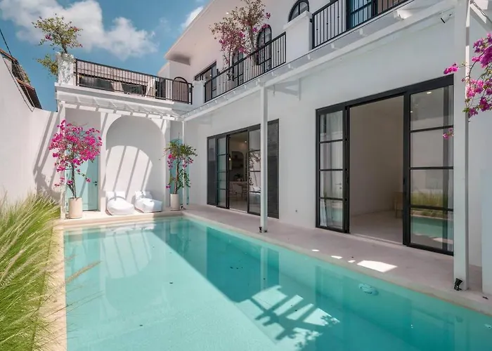 Beachside Mediterranean Luxury: 3br In Canggu