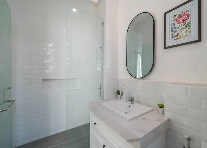 Beachside Mediterranean Luxury: 3br In Villa